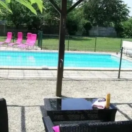 בית נופש Les Roseries Boutique Clussais-la-Pommeraie